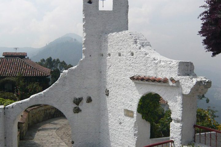 b12-bogota-ruin-chapel_queequej_pixabay