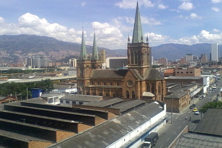 m07-medellin-iglesia_dakieggy_pixabay