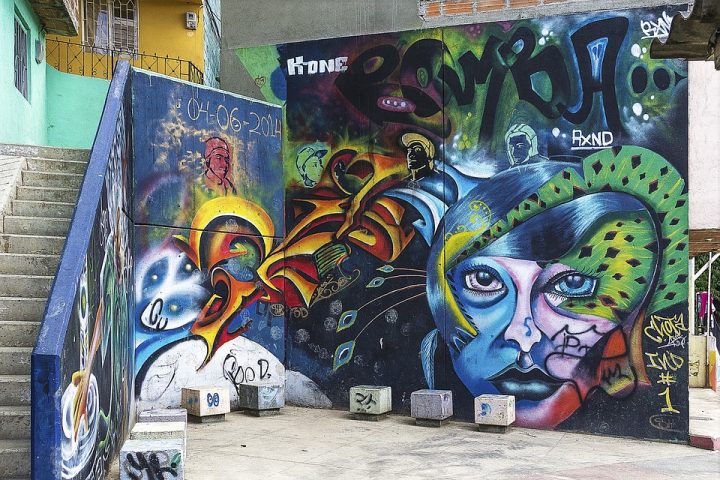 m09-medellin-street-art_shonejai_pixabay
