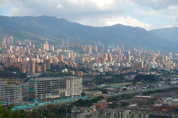 m17-medellin-cityscape_julianza_pixabay