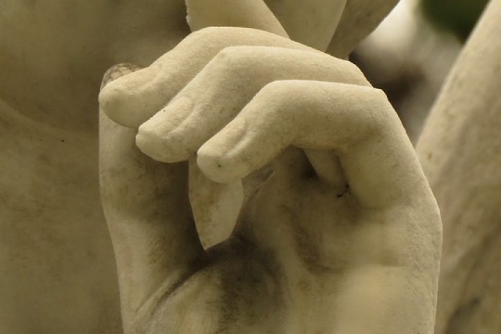 m28-statue-art_zomogy_pixabay