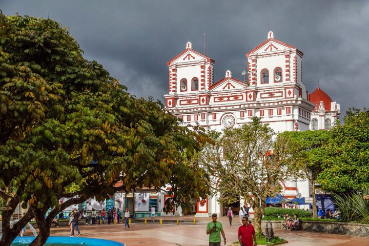 m30-medellin-iglesia-pixabay